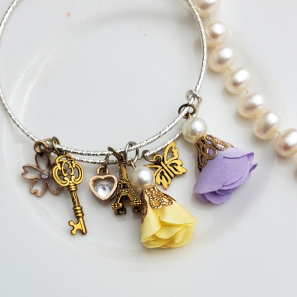 💫5/$25 FLORAL CHARM BRACELET - Picture 3 of 3